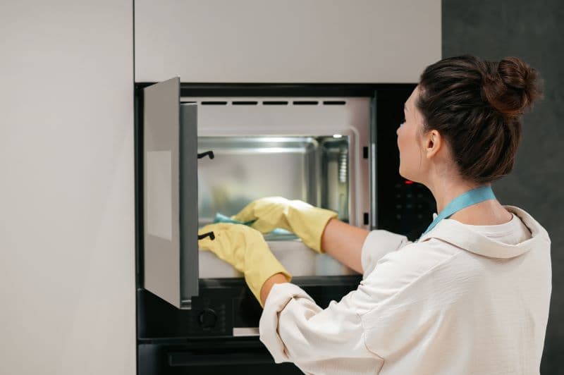 Professional microwave oven servicing at home