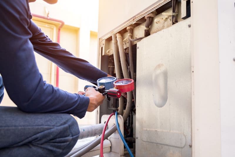 Air conditioner maintenance service